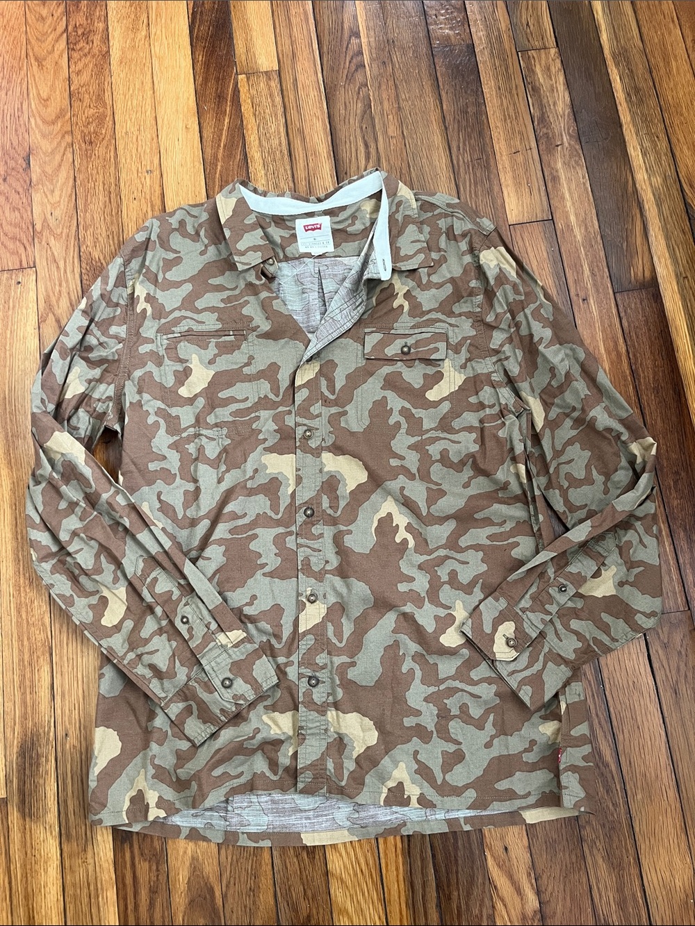 100% cotton Levi's Men's Camo Button-Up Shirt Jacket - Brown & Tan